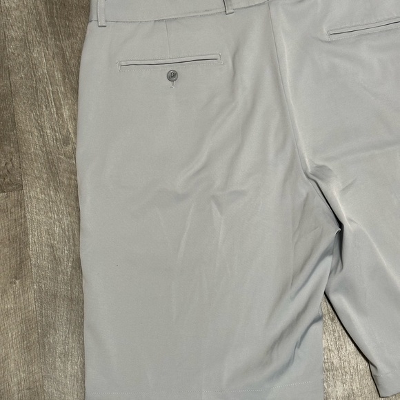 Men's Slazenger Golf  38 Large Chino Khakis Shorts Light Gray Grey Stretch EUC - Picture 6 of 9